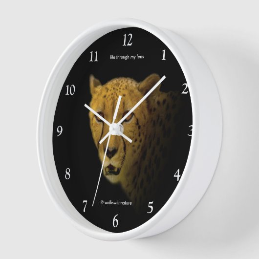 Handelsschauen mit einer prächtigen Cheetah-Katze Uhr (Winkel)