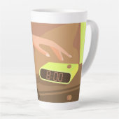 Händeschalten auf den Knopf Wecker-Schlummertaste Milchtasse (Rechte Ecke)