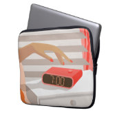 Händeschalten der Frauen auf den Knopf für den Wec Laptopschutzhülle (Vorderseite Links)