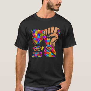Handfaust hält Autismus-Puzzle-Flagge Stolz Sei ne T-Shirt