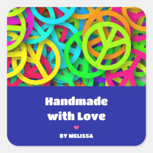 Handgefertigt mit Liebe Groovy Peace Signs Quadratischer Aufkleber