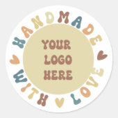 Handgefertigt mit Liebe-Logo-Groovy Schriftart-Nie Runder Aufkleber (Vorderseite)