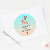 Handgefertigt mit Liebe Niedliche Giraffe Mama & B Runder Aufkleber (Umschlag)