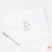Handgefertigt mit Schwarz-weißer Liebe Runder Aufkleber (Umschlag)