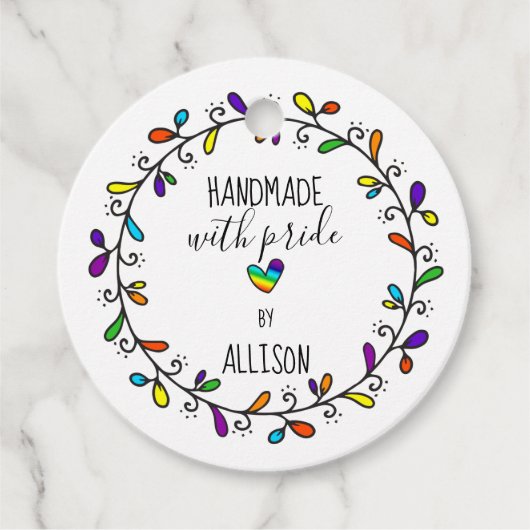 Handgefertigt mit Stolz Regenbogen 🌈 zweiseitiger Geschenkanhänger (Vorderseite)