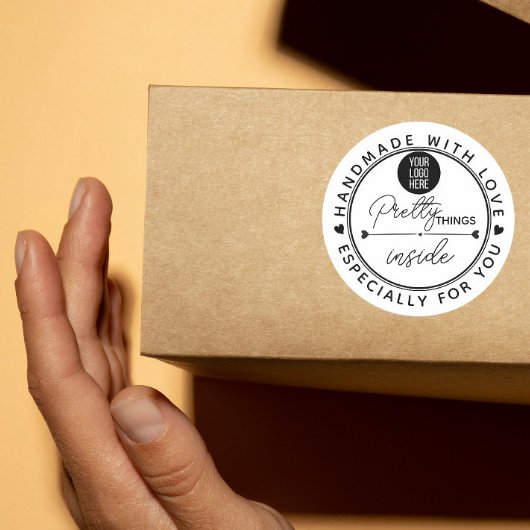 Handgefertigte Dinge mit Liebe im Paket  Runder Aufkleber