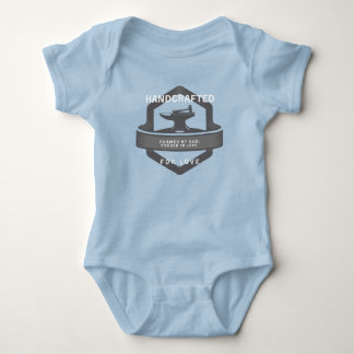 Handgefertigte Jungenkleidung für die Liebe Baby Strampler