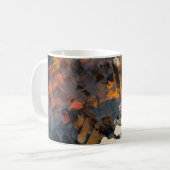 Handgefertigte surreale abstrakte Muster. Moderne Kaffeetasse (Vorderseite Links)