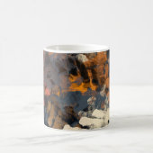Handgefertigte surreale abstrakte Muster. Moderne Kaffeetasse (Mittel)
