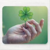 Handgehaltenes vierblättriges Kleeblatt Mousepad (Vorne)