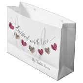 Handgemachte Geschenke "mit Liebe gegossen" Große Geschenktüte (Vorderseite Schrägansicht)