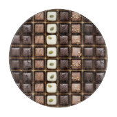 Handgemachte Luxusschokolade in einem Kasten Schneidebrett (Vorderseite)