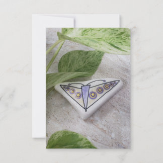 Handgemalt Lila Schmetterling auf Santorini