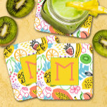 Handgemalt Sommerfruchtmuster Rechteckiger Pappuntersetzer<br><div class="desc">Ihr Monogramm-Initial wird auf diesen Untersetzer mit einem modernen Fruchtmuster von Ananas,  Birnen,  Orangen,  Kirschen,  Papaya,  Trauben,  Kiwis und Pfirsichen präsentiert. Sie können dieses Design auch auf andere Produkte setzen!</div>
