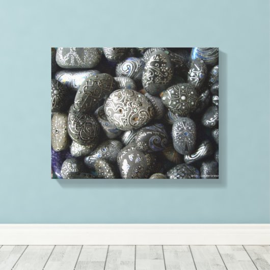 Handgemalte Boho Rocks von Julie Ann Stricklin Leinwanddruck (Insitu (Holzboden))