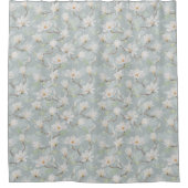 Handgemalte weiße Magnolia auf Pastellblau Duschvorhang (Vorderseite)