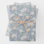 Handgemalte weiße Magnolia auf Pastellblau Geschenkpapier Set (Beispiel)