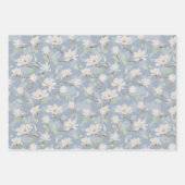 Handgemalte weiße Magnolia auf Pastellblau Geschenkpapier Set (Vorderseite)