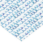 Handgemaltes blaues Aquarell-gewelltes Profil Tischdecke (Schrägansicht)