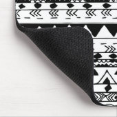 Handgemaltes Schwarz-weißes Watercoloraztekemuster Mousepad (Ecke)