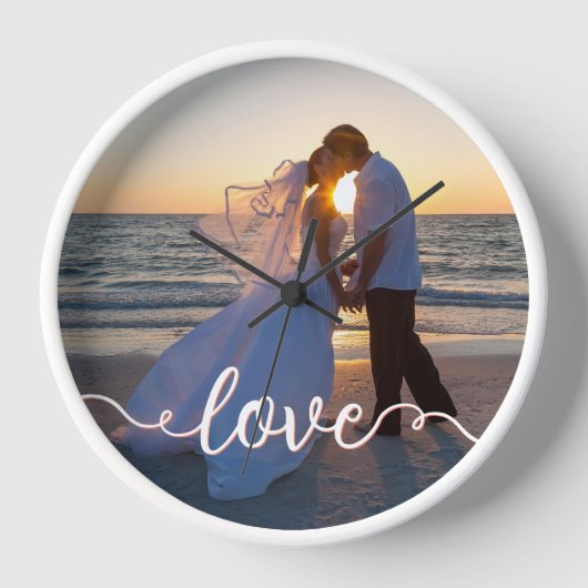 Handgeschriebene Liebe Script Sunset Beach Hochzei Uhr (Vorderseite)