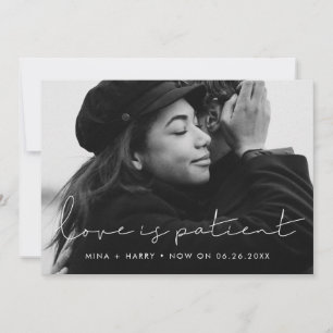 Handgeschriebene minimalist Love is patient Hochze Ankündigung
