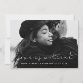 Handgeschriebene minimalistische Liebe ist Geduld Ankündigung (Vorderseite)
