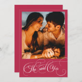 Handgeschriebene Monogram Viva Magenta Foto Verlob Einladung (Vorne/Hinten)