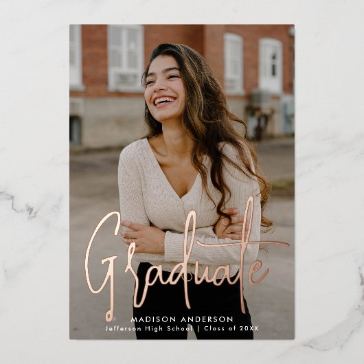 Handgeschriebene Rose Gold Script 2 Foto Abschluss Folieneinladung (Vorderseite)