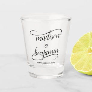 Handgeschriebene Swash-Kalligraphie von Braut und Schnapsglas
