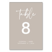 Handgeschriebene Taupe Calligraphy Script Wedding Tischnummer (Vorderseite)