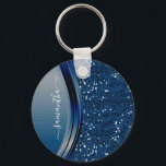 Handgeschriebener Name Navy Blue Metal Glitzer Schlüsselanhänger<br><div class="desc">Dieses Design kann in dem Bereich personalisiert werden, der durch das Ändern des Fotos und/oder Textes zur Verfügung gestellt wird. Sie können auch angepasst werden, indem Sie auf Vorlage personalisieren klicken und dann auf die Schaltfläche klicken, um weitere Optionen anzupassen, um die Hintergrundfarbe zu löschen oder zu ändern, Text hinzuzufügen,...</div>