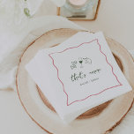 Handgeschriebenes Brautparty "That's Amore" Serviette<br><div class="desc">Dieses wunderschöne, inspirierte Brautparty-Design besticht durch handgeschriebene, kursive Schriftzeichen, die mit einem rosa, wellenförmigen, schreiberigen Band versehen sind. Handgezeichnete Illustrationen von Krawatte-Pasta, Wein und einer sizilianischen Zitrone ergänzen das Design für einen Sommer Amalfi Küste Look. Diese eleganten Servietten aus dem mediterranen Brautparty sind mit handgeschriebenen Schriftzeichen mit den Namen der...</div>