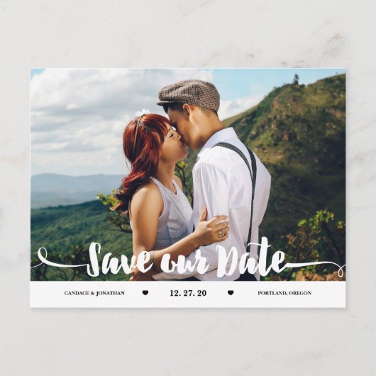 Handgeschriebenes Brush-Script-Foto Save the Date Ankündigungspostkarte (Vorderseite)