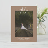 Handgeschriebenes einfaches Foto Tan Dankeskarte (Stehend Vorderseite)