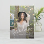 Handgeschriebenes Graduate Foto 2025 Abschluss Ankündigung (Stehend Vorderseite)