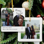 Handgeschriebenes Merry und Verlobt Arch Foto Keramikornament<br><div class="desc">Fröhliche und Verlobte Weihnachtsschmuck mit bogenförmigen Fotos auf der Vorderseite und einem quadratischen Foto auf der Rückseite. Merry & Verlobt wird in handgeschriebener Typografie geschrieben und Sie können weiter personalisiert mit Ihren Namen,  benutzerdefinierten Text wie First / Last Christmas Verlobt oder Ihren Nachnamen und das Jahr.</div>