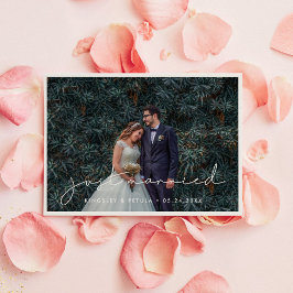 Handgeschriebenes minimalistisches Just heiratete  Ankündigung