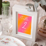 Handgeschriebenes Rosa Orange Tischnummer<br><div class="desc">Fügen Sie Ihrer Hochzeitsdekoration eine persönliche Touch mit unserer exquisiten handgeschriebenen Tischnummer-Card für Hochzeitsfeiern. Diese bezaubernde Karte mit Liebe und Liebe zum Detail besticht durch ein einzigartiges, handgezeichnet Design, das Ihren Empfang-Tischen eine Touch von Laune und Eleganz verleiht. Unsere Tischnummer ist als Vorlage für eine einfache Online-Personalisierung konzipiert und ermöglicht...</div>