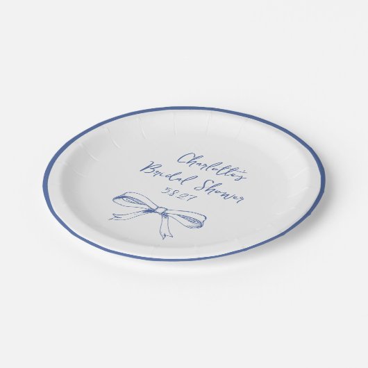 Handgeschriebenes Script Coquette Bow Blue Brautpa Pappteller (Schrägansicht)