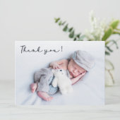 Handgeschriebenes Script Neugeborenen Baby Foto Vi Dankeskarte (Stehend Vorderseite)