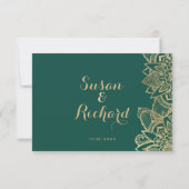 Handgeschriebenes Skript dunkelgrünes Gold Mandala RSVP Karte (Rückseite)