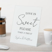 Handgeschriebenes Skript Hochzeittisch Sockelschild (In SItu)