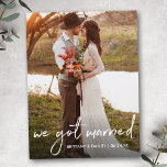 Handgeschriebenes Skript Wir Got Verheiratetes Fot Postkarte<br><div class="desc">Modernes,  handgeschriebenes Skript Wir Got Verheiratetes Foto für die Ankündigung von Hochzeiten Postkarte</div>