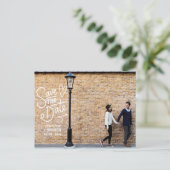 Handgeschriebenes Wandskript Save the Date Foto Postkarte (Stehend Vorderseite)