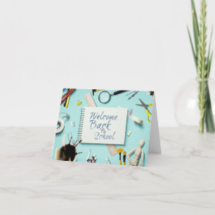 Handgeschriebenes "Willkommen zurück in die Schule Karte