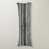 handgestrickte schwarz-weiße Streifen Seitenschläferkissen (Vorderseite Vertikal)