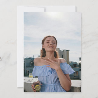 Handgezeichnet ein Tini Bit Ältere Martini Geburts Einladung