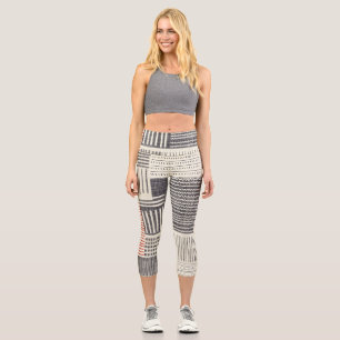 Handgezeichnet geometrische Streifen, nahtlos. Capri Leggings