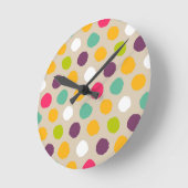 Handgezeichnet Polka-Punktmuster Runde Wanduhr (Winkel)